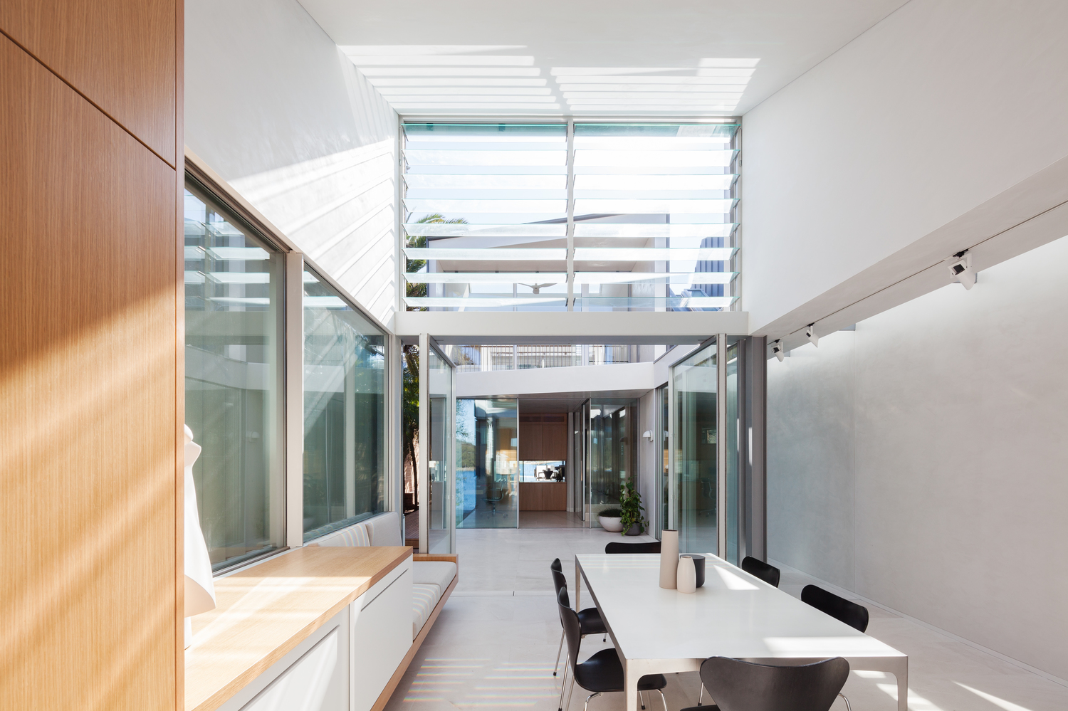 Dining+looking+north+.jpg