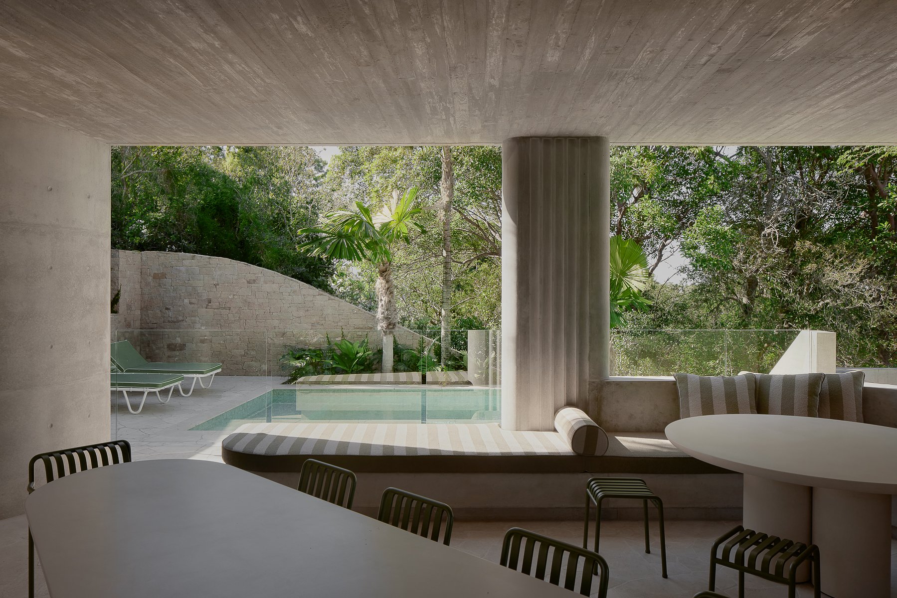shaun-lockyer-architects-morgan-pool-outdoor-living-concrete.jpg